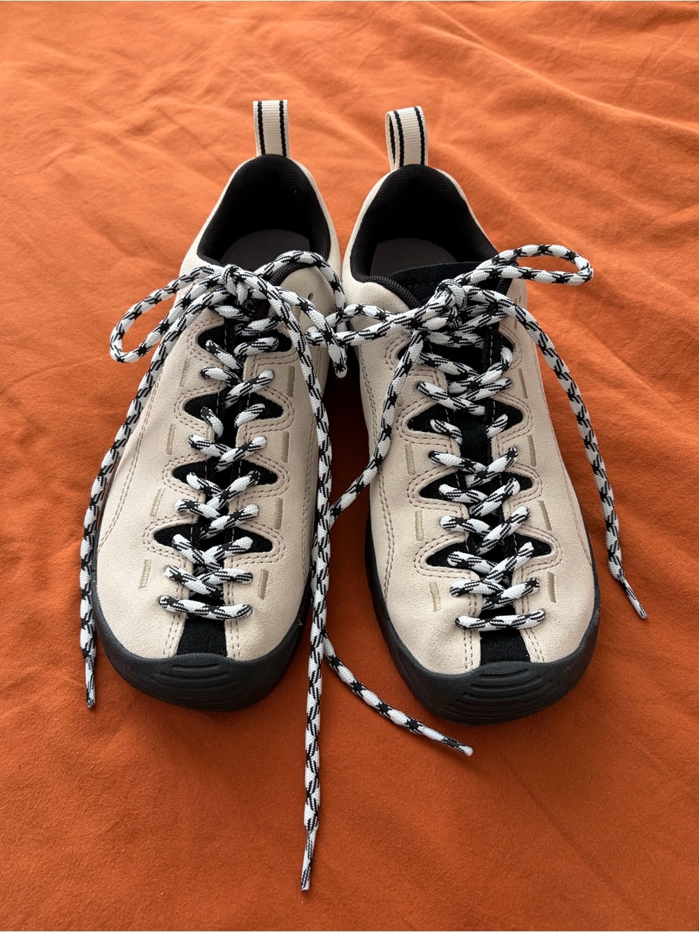 Keen Women’s Jasper Sneaker in Birch/Black